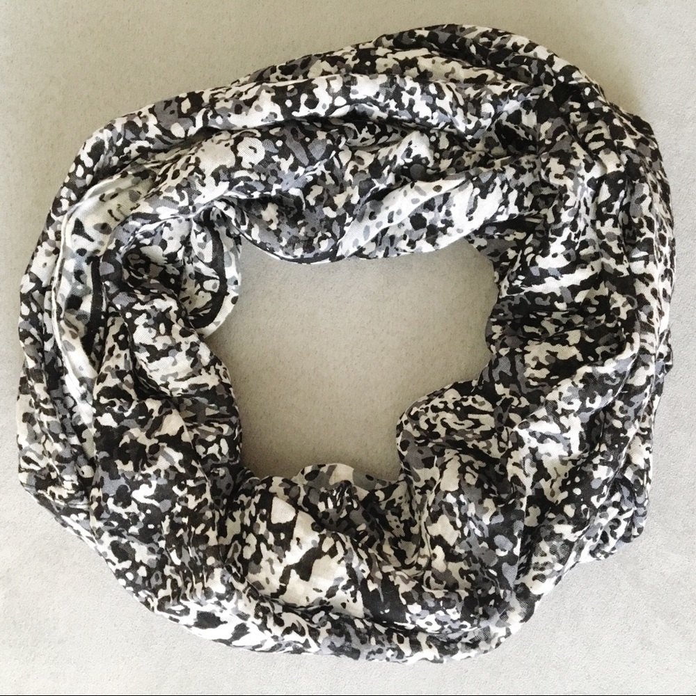 {Vera Bradley} Gray Boucle Infinity Scarf